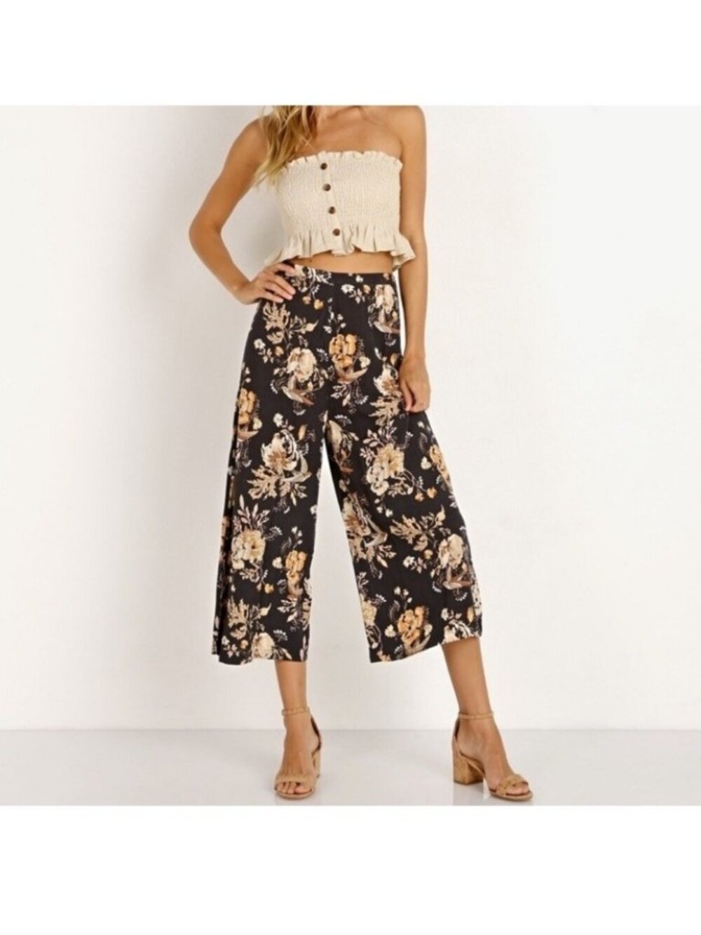 Spell and the Gypsy Collective Size M Rosa Floral Cropped Pants In Coal